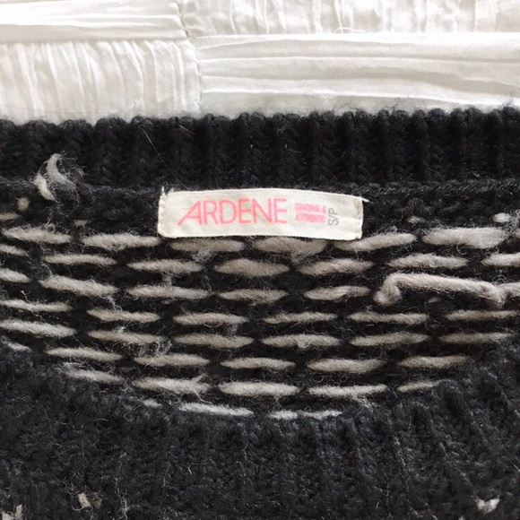 BLACK AND WHITE HOLIDAY THEMED SWEATER - Picture 7 of 7